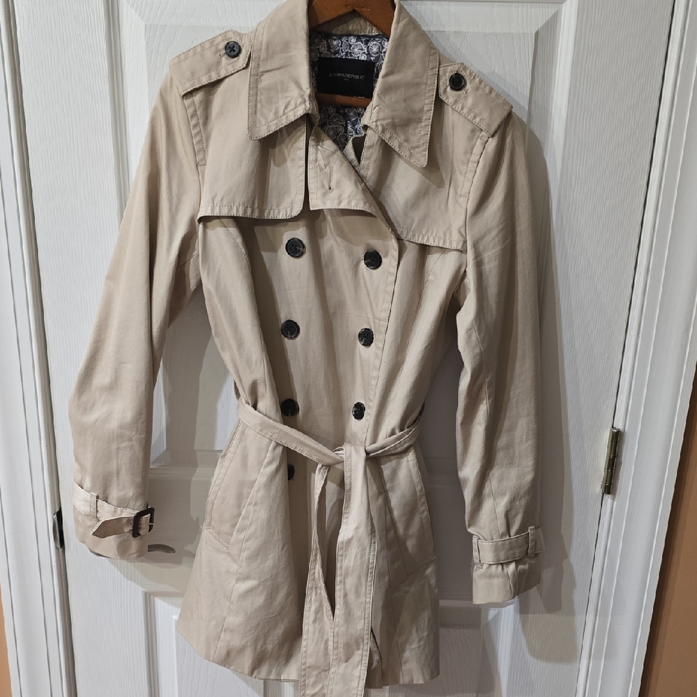 Banana Republic Classic Tan Trench Coat Size Medium